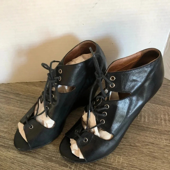 Locale Wedge  Leather Sandals - Picture 9 of 12